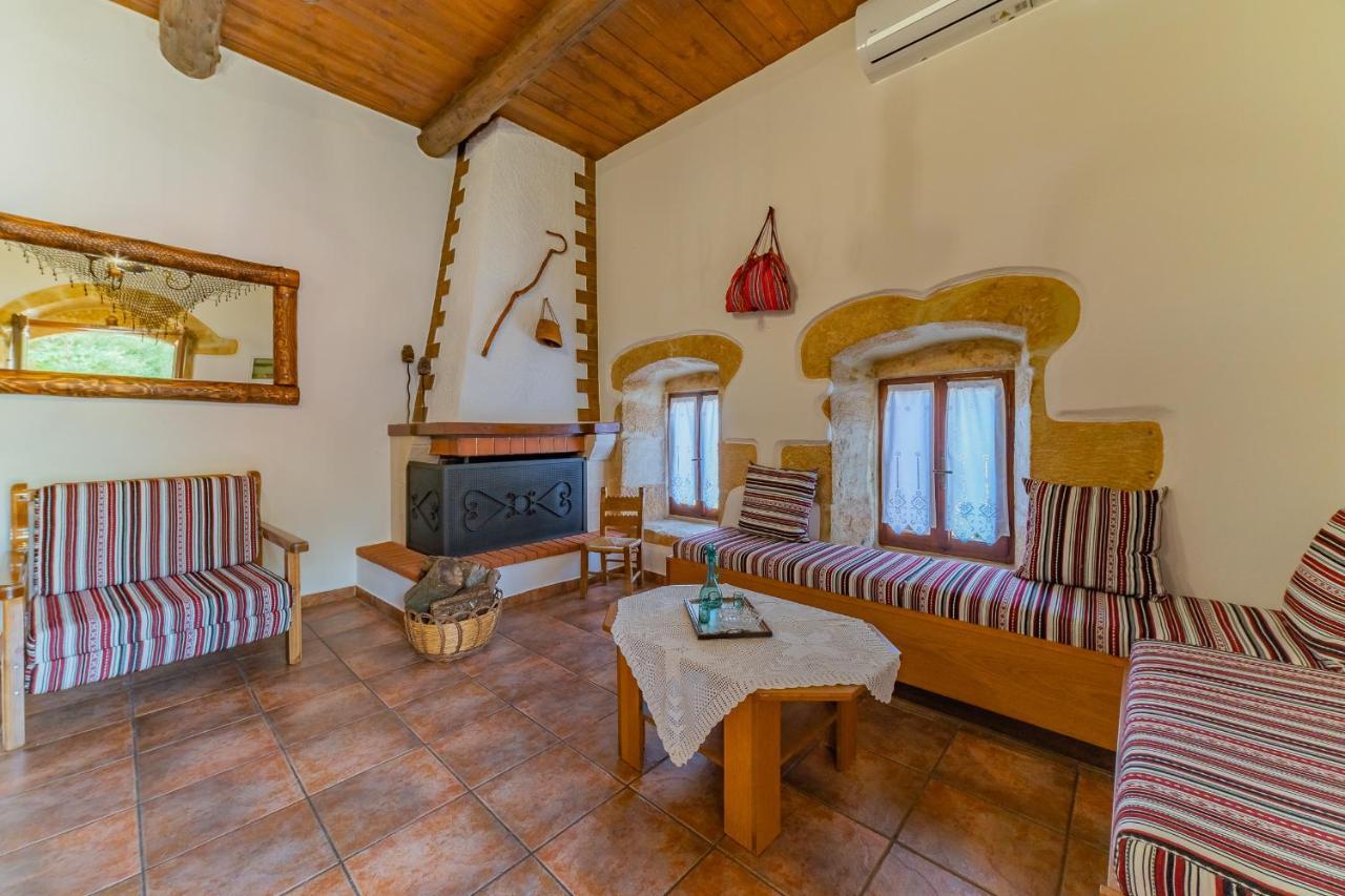 Villa Areti - Traditional Cozy Villa Embrosneros Εξωτερικό φωτογραφία